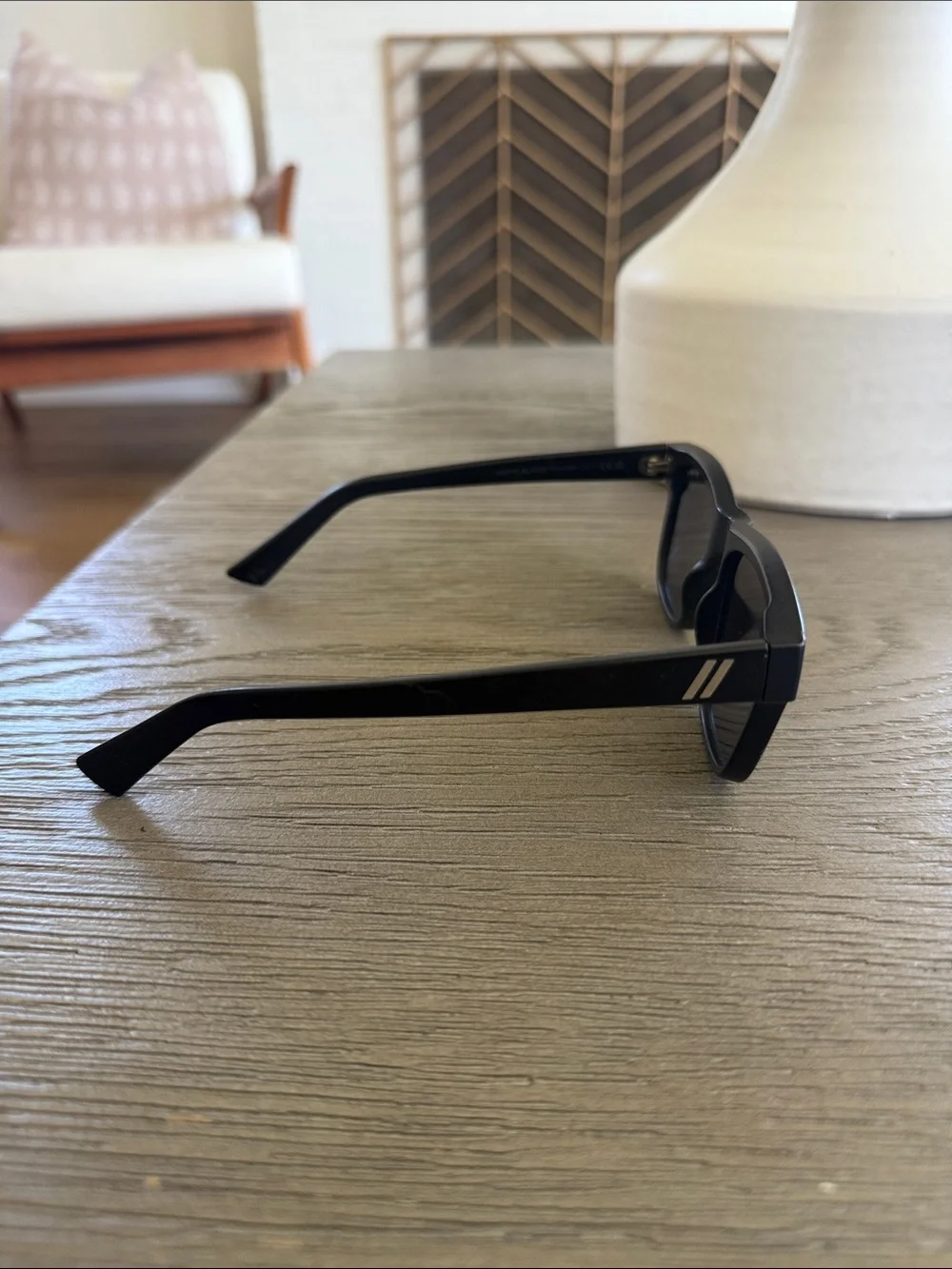 Blenders (Tate) sunglasses in matte black polarized